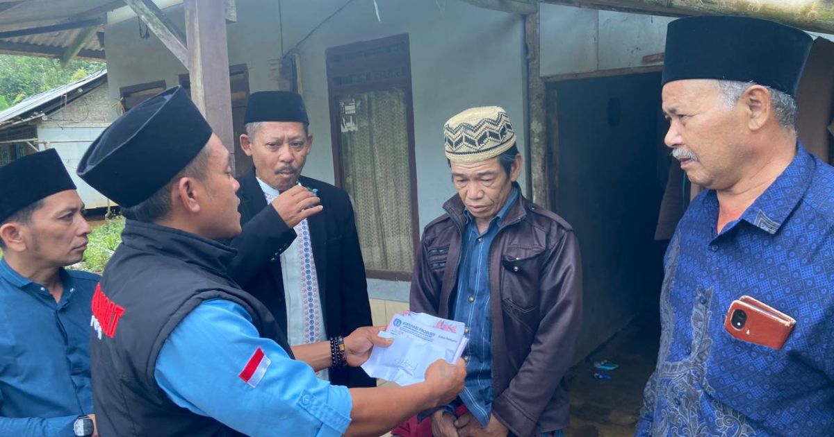 Aksi Nyata Koperasi di Simpenan, Warga Kertajaya Terima Bantuan dan Perbaikan Rumah.