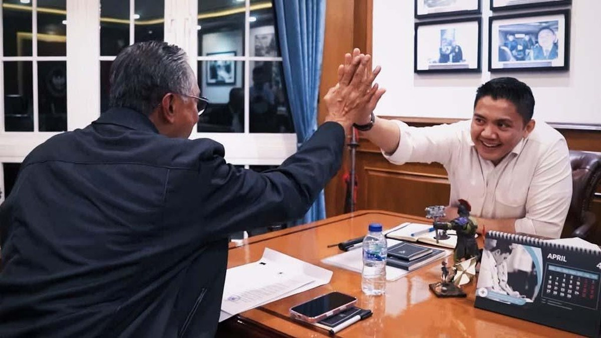 Foto: Sekretaris Kabinet Teddy Indra Wijaya dan Menteri Pekerjaan Umum Dody Hanggodo di kantor Sekretariat Kabinet, Jakarta, Kamis, (9/4/2026). (Instagram/sekretariat.kabinet)