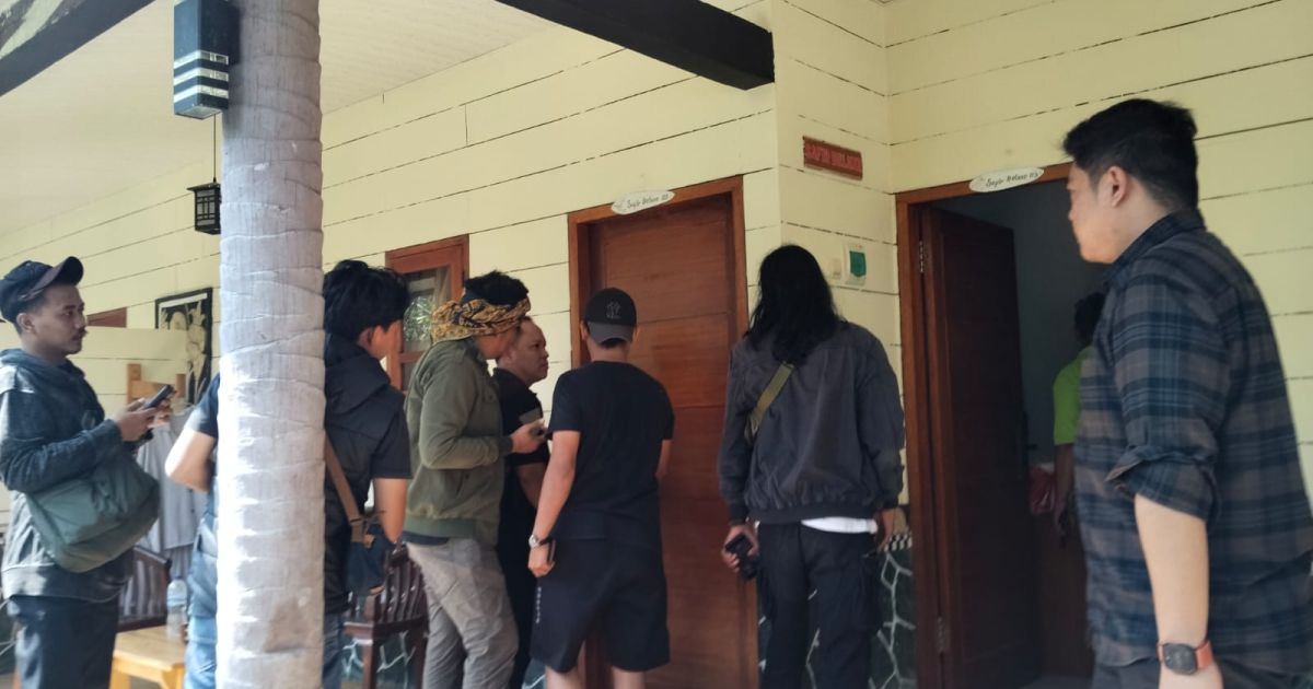 Digerebek Dini Hari, Puluhan WNA Terduga Sindikat Siber di Cimaja Kabur Lebih Dulu