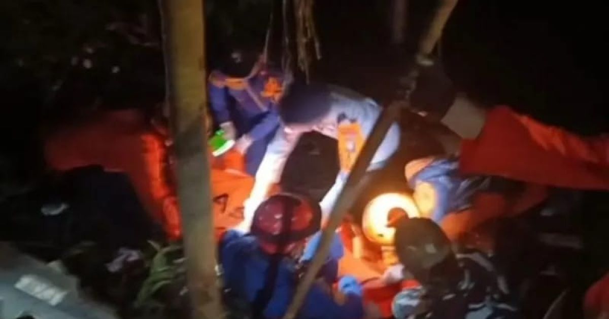 Tim SAR gabungan yang melibatkan Badan Nasional Pencarian dan Pertolongan bersama unsur TNI AU berhasil menemukan lokasi jatuhnya helikopter di kawasan hutan Kalimantan Barat.