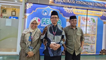 Kepala Sekolah SD Islam Al Azhar 1 Kebayoran Baru, Nardiyanto (tengah) ungkap persiapan TKA di sekolahnya. Foto: (Devita Savitri/detikcom)