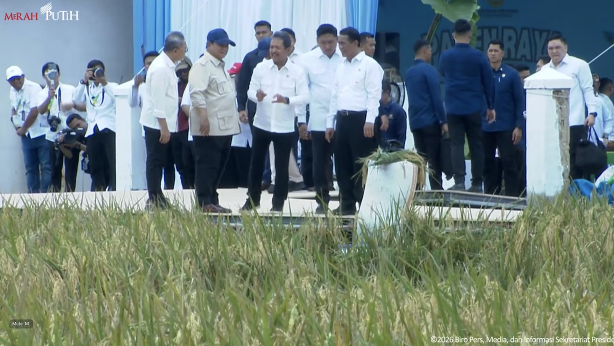 Foto: Panen raya dan pengumuman swasembada pangan di Karawang, Jawa Barat, Rabu (7/1/2026). (Tangkapan layar Youtube Setpres RI)