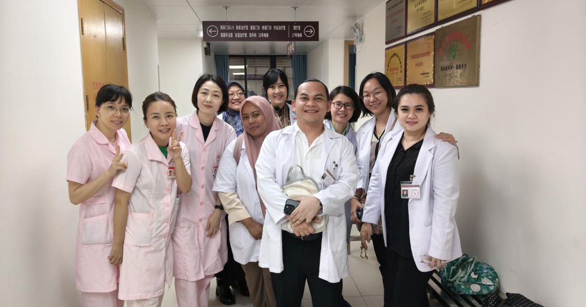 Mbah Mijan resmi pensiun dari dunia supranatural dan beralih menjadi praktisi akupunktur profesional. [Foto: BisnisMarket.com/ist]