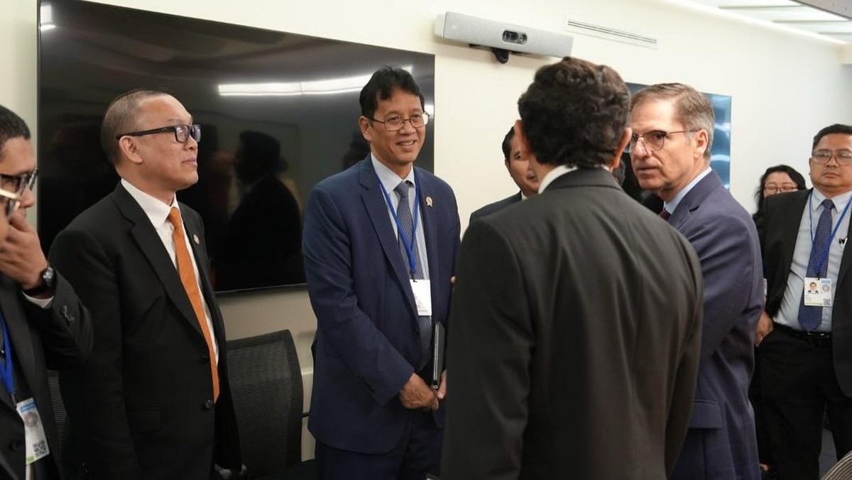 Foto: Menteri Keuangan RI, Purbaya Yudhi Sadewa dan anggota Dewan Perwakilan Rakyat RI dalam rangkaian pertemuan dengan Managing Director IMF Kristalina Georgieva di Washington DC Selasa (14/4/2026). (Instagram/menkeuri)