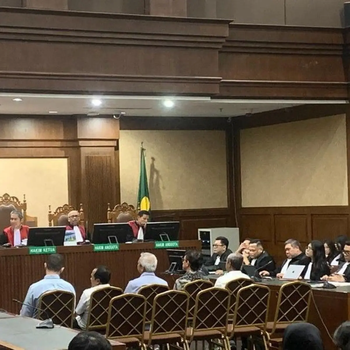 Foto: Lima terdakwa kasus korupsi tata kelola minyak mentah dituntut 6-12 tahun penjara. (Mulia/detikcom)