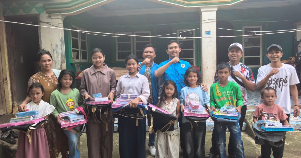 KNPI Cigudeg salurkan bantuan banjir di Cihideng, kolaborasi dengan CSR ANTAM Pongkor bantu warga bangkit. (Dede Surya)