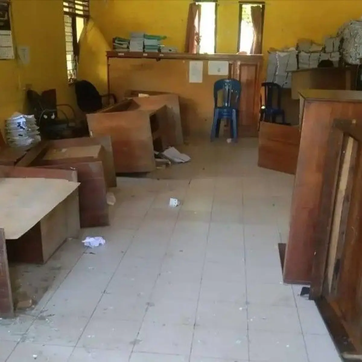 Foto: Kondisi ruangan di kantor DPMDes Kabupaten Bima, NTB yang dirusak sekelompok massa pada Kamis (23/4/2026) (Istimewa)
