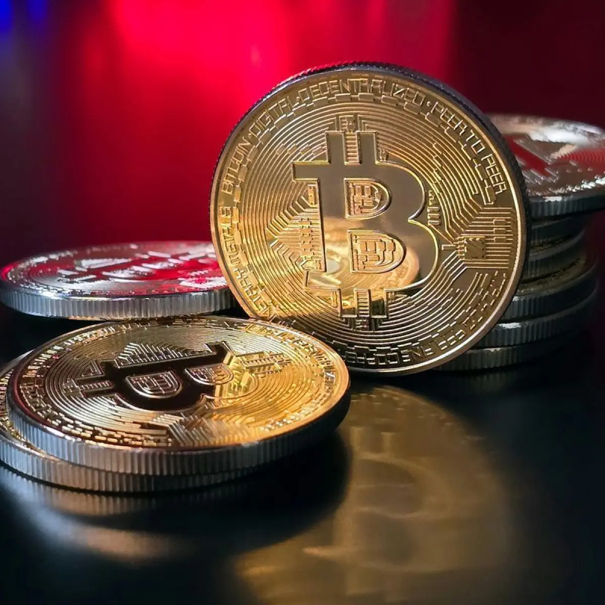 Ilustrasi bitcoin. Harga Bitcoin bergerak sangat fluktuatif di tengah ketidakpastian pasar global akibat perang Iran. Meski sempat melonjak tajam, reli kripto terbesar di dunia itu mulai kehilangan momentum.(UNSPLASH/ERLING LOKEN ANDERSEN)