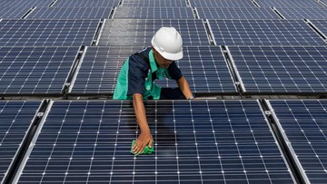 Ilustrasi panel surya. Foto: Anadolu via Getty Images/Anadolu