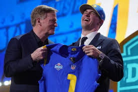Rams Putuskan Masa Depan Kuarter Bintang: Ty Simpson Resmi Dipilih di Urutan ke-13 NFL Draft