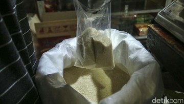 Di Pasar Tradisional Harga Gula Mulai Naik.Foto: Rifkianto Nugroho