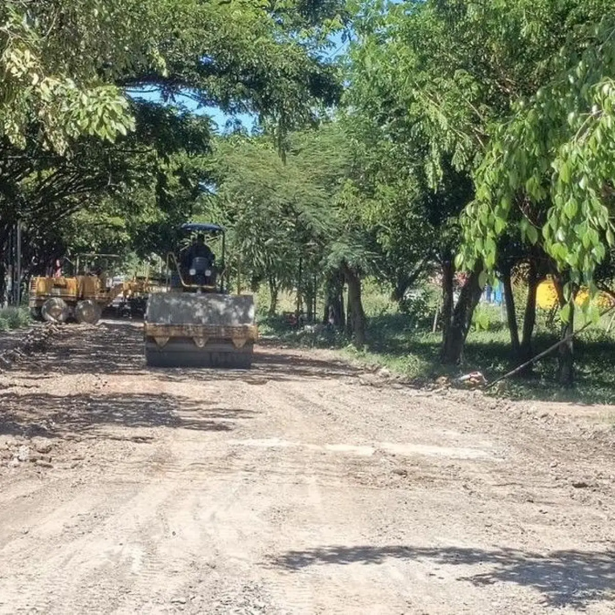 Proses pengerjaan perbaikan Jalan Imam Budiman, Kupang, NTT, Sabtu (25/4/2026). (Foto: Simon Selly/detikBali)