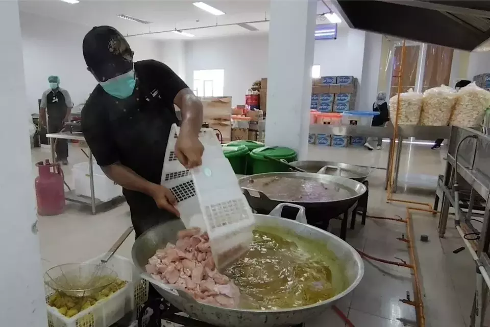 Kualitas Gizi Terjamin: Intip Sistem Dapur Terstruktur di Asrama Haji Indramayu untuk Kenyamanan Jemaah