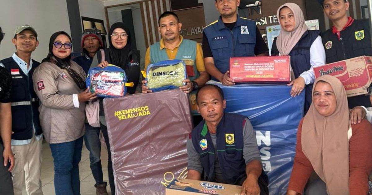 Bantuan Dinsos Bogor dan Jabar mulai tiba di Cigudeg, namun dinilai belum sebanding dengan kebutuhan ribuan warga terdampak banjir dan longsor.
(Dede Surya).