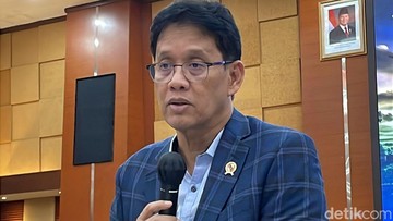 Menteri Keuangan Purbaya Yudhi Sadewa (berbatik, tengah).Foto: Anisa Indraini/detikcom