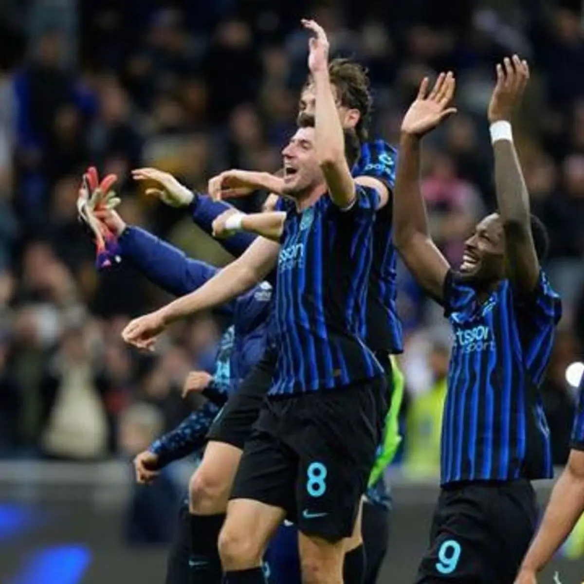 Inter Milan's Petar Sucic celebrates after scoring his side's third goal during the Italian Cup, return-leg soccer match between Inter Milan and Como, in Milan, Italy, Tuesday, April 21, 2026. (AP Photo/Luca Bruno)
