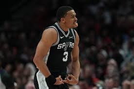 Tanpa Victor Wembanyama, Spurs Raih Kemenangan Krusial Atas Trail Blazers dan Unggul 2-1 di Seri Playoff
