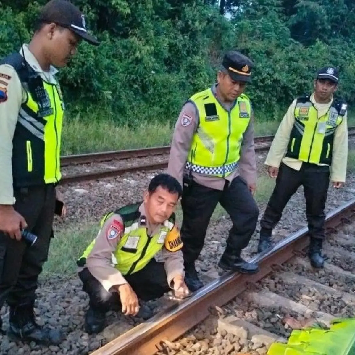 Korban tertabrak KA di Batang. Foto: Dok. Polres Batang.