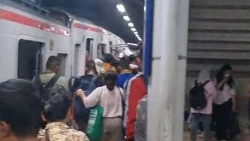 Imbas Tabrakan Kereta di Bekasi Timur: KAI Jelaskan Gangguan Signifikan Aliran Listrik Atas