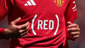 Jersey RED yang juga pernah dipakai Manchester United. Foto: Getty Images/Marc Atkins