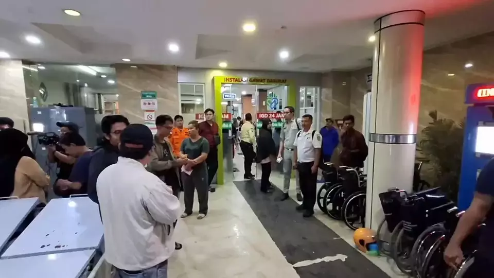 Sebanyak 50 korban kecelakaan antara KRL commuter line dan KA Argo Bromo di Stasiun Bekasi Timur menjalani perawatan di RSUD Kota Bekasi. (Beritasatu.com/Rino Fajar Setiawan)