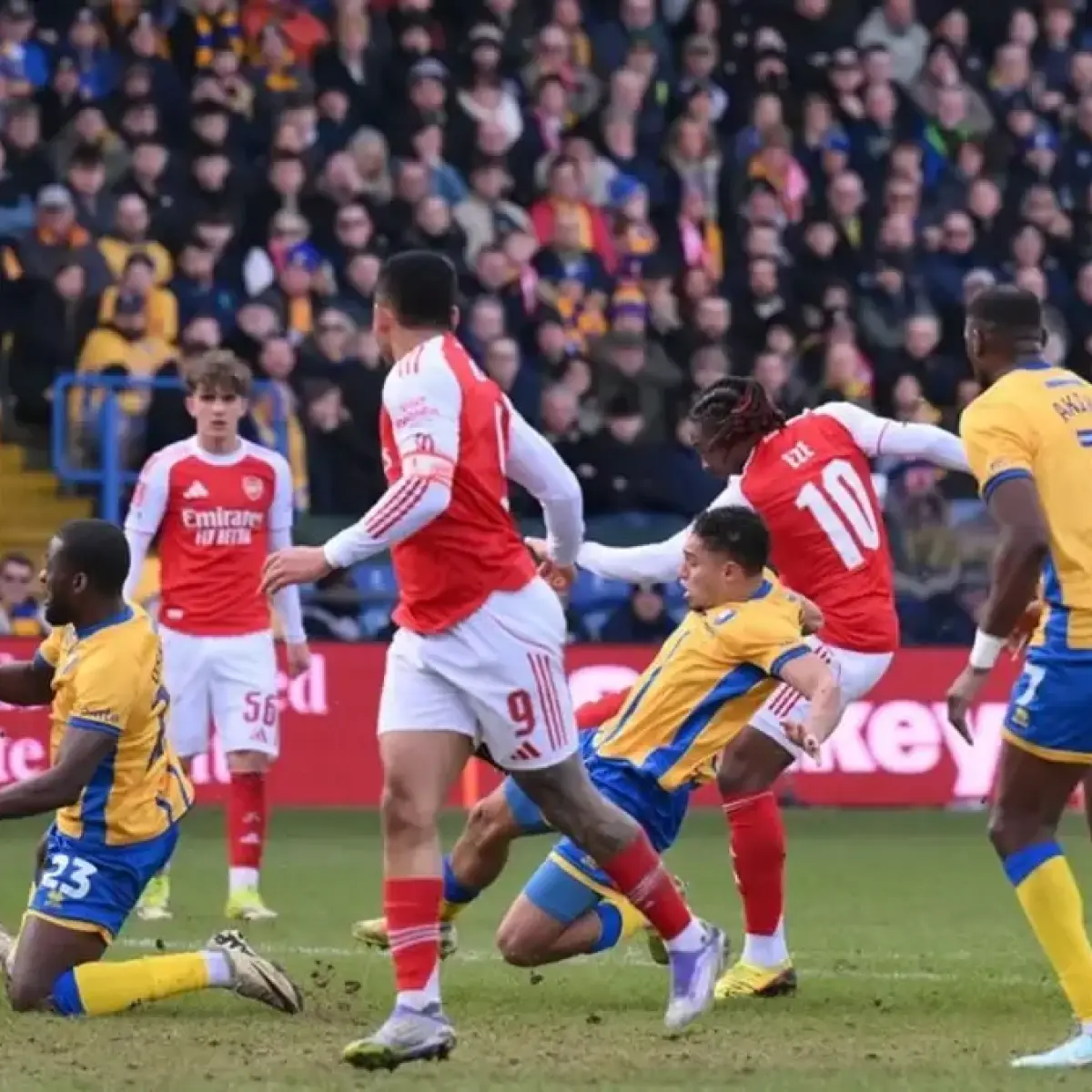 Sinyal Keras Peterborough United: Satu Poin Krusial Lawan Mansfield Town untuk Bertahan di League One