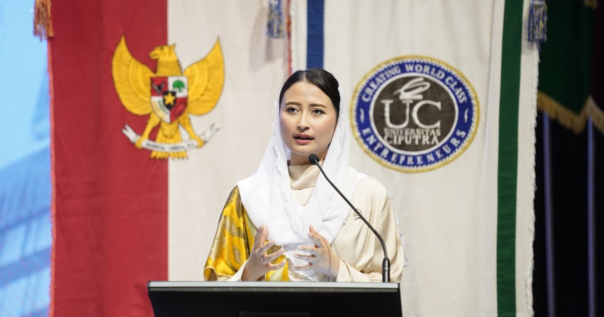 Wakil Menteri Perdagangan Dyah Roro Esti Widya Putri saat memberikan kuliah umum bertajuk Young Entrepreneurs: Challenges and Opportunities di Universitas Ciputra (UC), Surabaya, Jawa Timur, Rabu (29/4/2026).