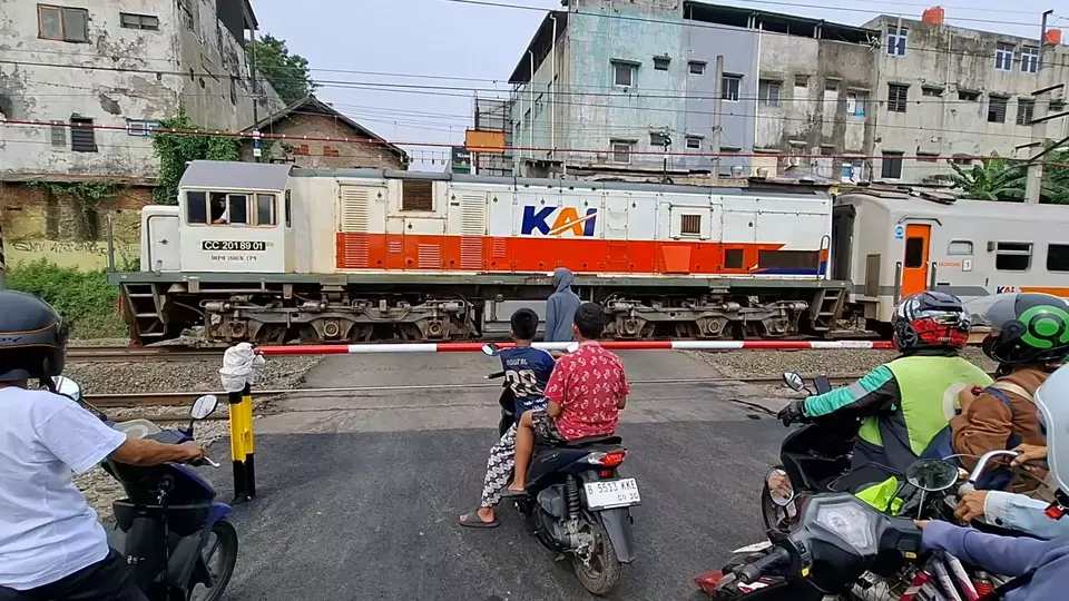 Pasca-Insiden Tragis, Perlintasan Rel Ampera Bekasi Timur Diperkuat Demi Keselamatan Publik