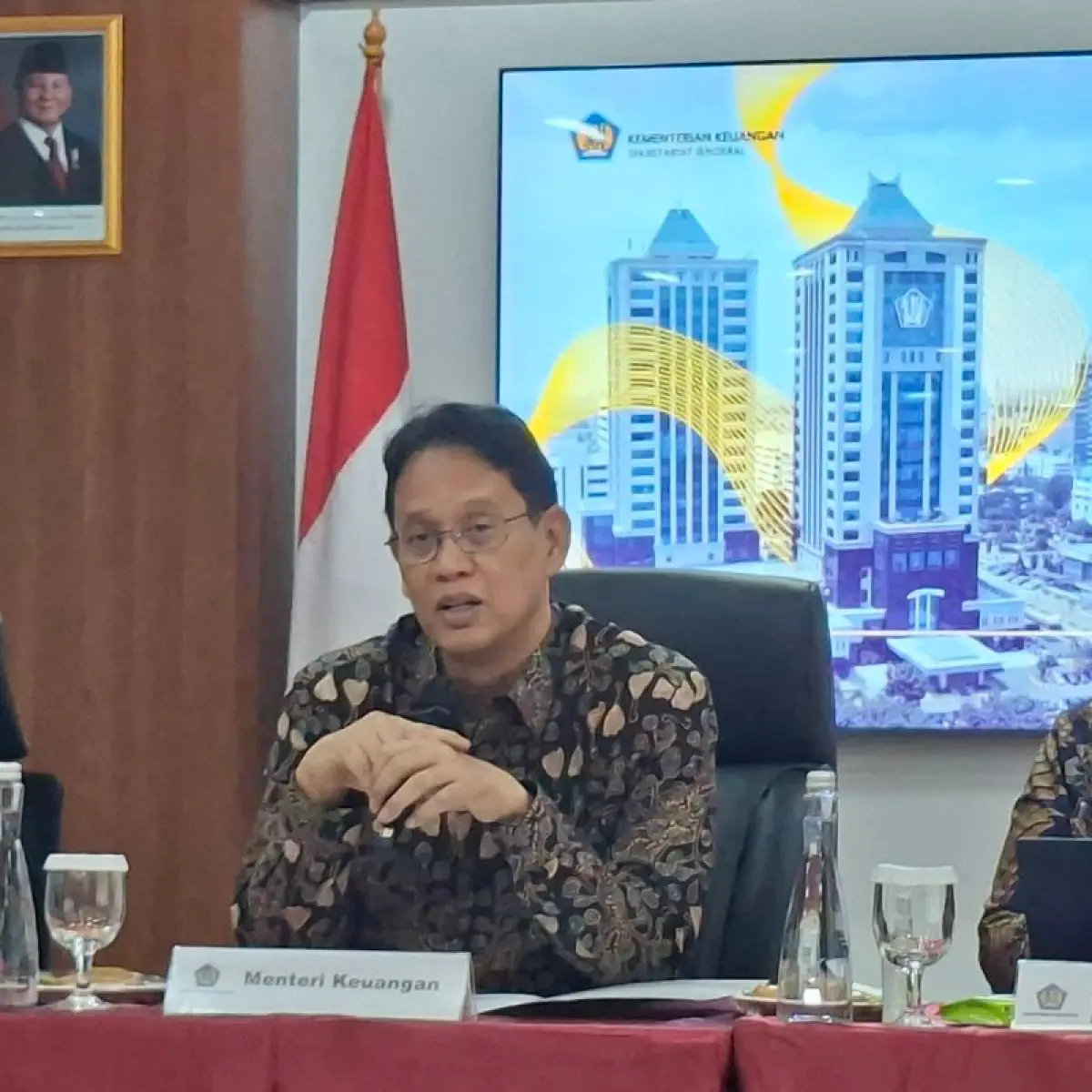 Menteri Keuangan Purbaya Yudhi Sadewa dalam media briefing di Badan Pendidikan dan Pelatihan Keuangan (BPPK), Jakarta Selatan, Jumat (24/4/2026). (KOMPAS.com/DEBRINATA RIZKY)
