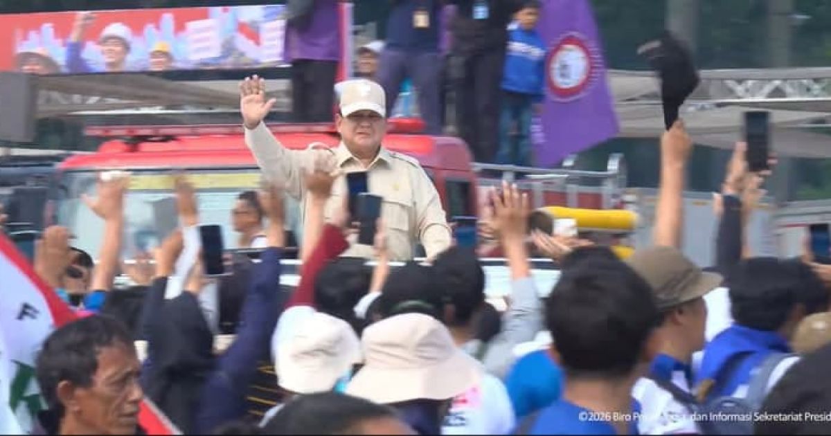 Presiden tiba di lokasi sekitar pukul 09.00 WIB dengan menggunakan kendaraan taktis Maung berwarna putih produksi dalam negeri. (Lek).