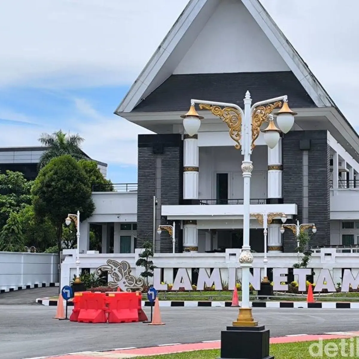Foto: Lamin Etam, rumah dinas Gubernur Kaltim yang tengah disorot anggaran perbaikannya senilai Rp 25 miliar. (Riani Rahayu/detikKalimantan)