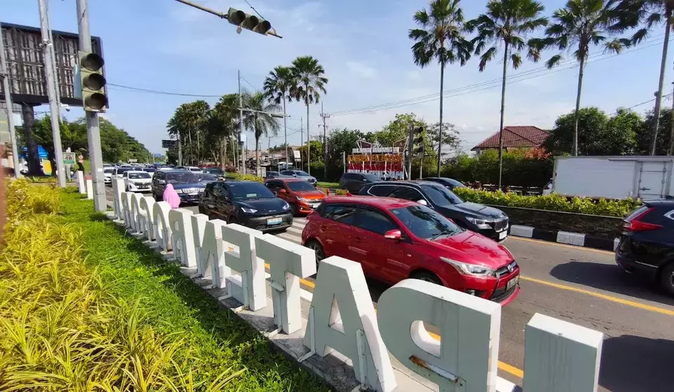 ebanyak 13.000 kendaraan melintasi jalur Puncak Bogor pada hari kedua libur panjang peringatan Hari Buruh dan akhir pekan, pada Sabtu 2 Mei 2026. (Beritasatu.com/Heru Yustanto)
