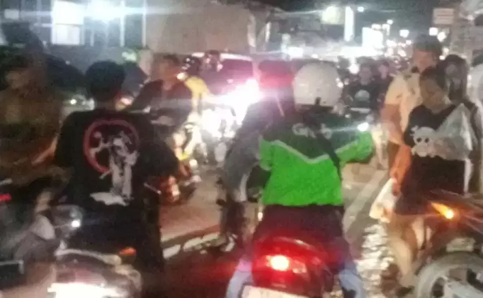 Kemacetan terjadi di jalur menuju SICC dan Pasar Babakan Madang saat arus balik libur panjang di Sentul. (Beritasatu.com/Saepul)
