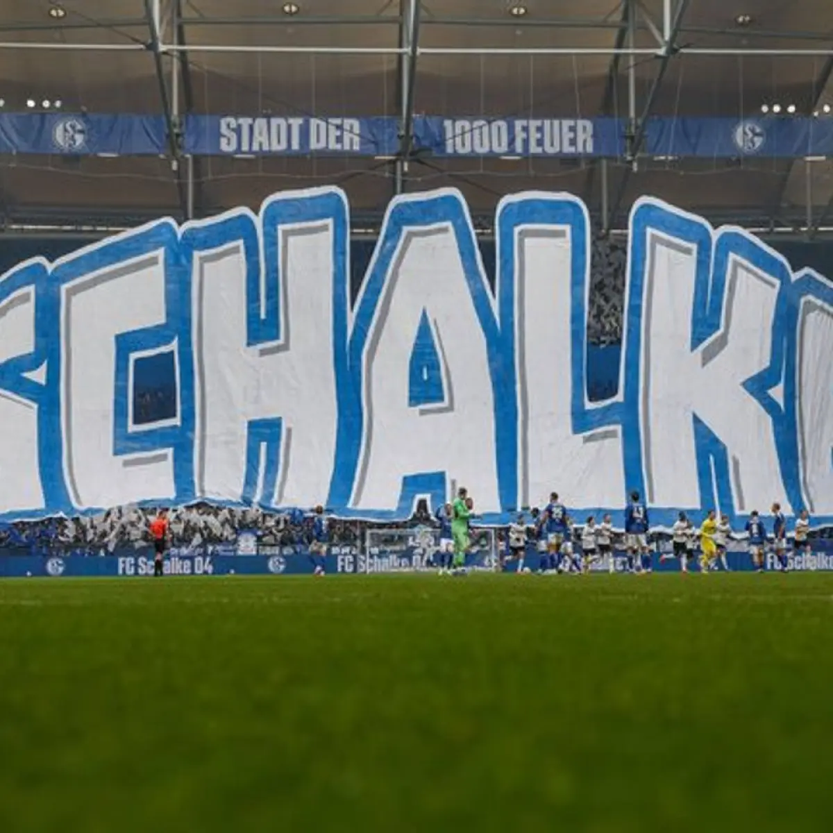 Königsblau kembali bersinar di kasta tertinggi: FC Schalke 04 kembali dari Bundesliga - © IMAGO/osnapix / Marcus Hirnschal - Königsblau kembali bersinar di kasta tertinggi: FC Schalke 04 kembali dari Bundesliga - © IMAGO/osnapix / Marcus Hirnschal