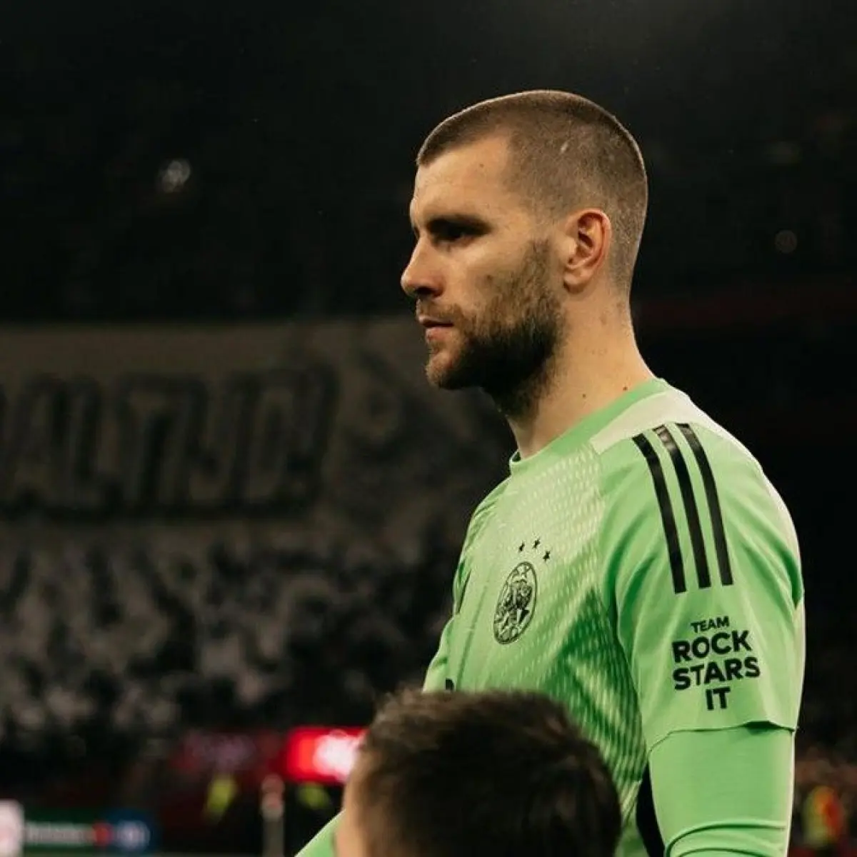 Drama Empat Gol di Amsterdam: Ajax dan PSV Berbagi Angka, Sorotan pada Performa Maarten Paes