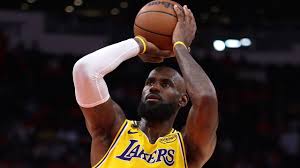 Image caption, LeBron James is the NBA's all-time record points scorer