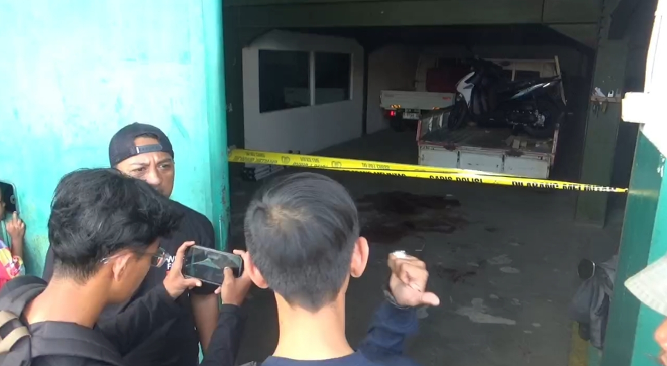 Lokasi pembacokan Agit Pratama (39) di gudang penyimpanan motor, Jalan Muhammad Toha, Kampung Rancabali, Kelurahan Muka, Kecamatan Cianjur, Kabupaten Cianjur, Jawa Barat, Minggu, 3 Mei 2026.  (Beritasatu.com/Riski Maulana)