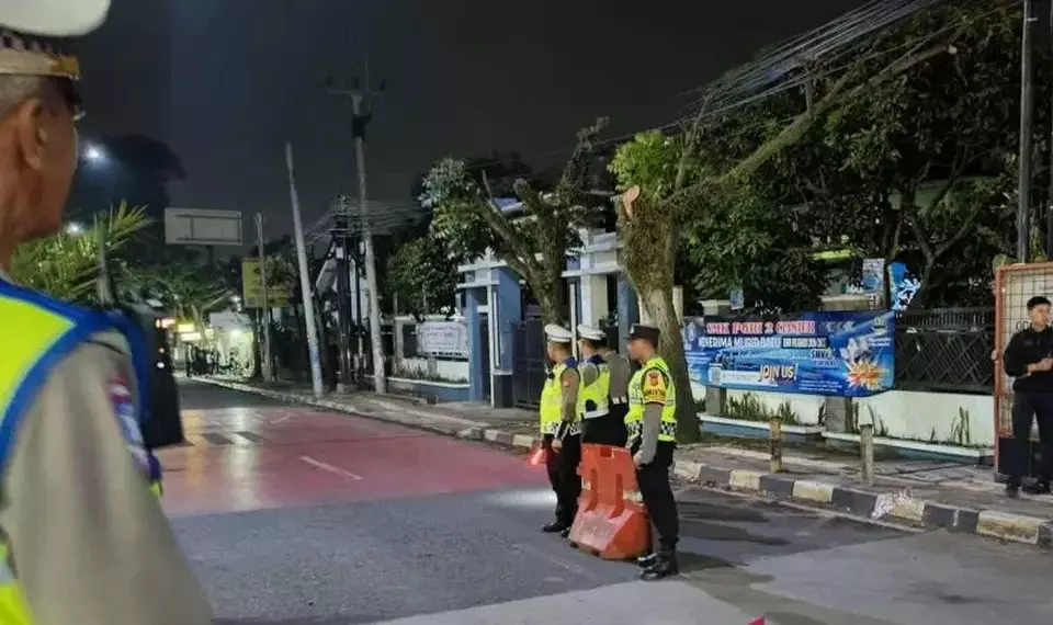 Polisi menggelar razia knalpot bising secara acak di sejumlah ruas jalan protokol di Cianjur hampir setiap malam. (Antara/Ahmad Fikri)