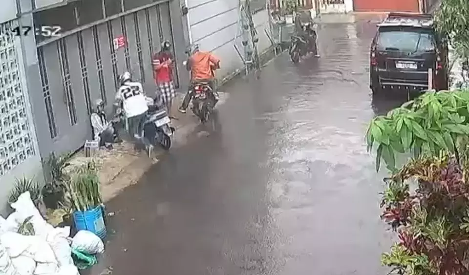 Kurir Paket di Bandung Jadi Korban Perampokan Saat Berteduh, Kendaraan dan Barang Kiriman Hilang