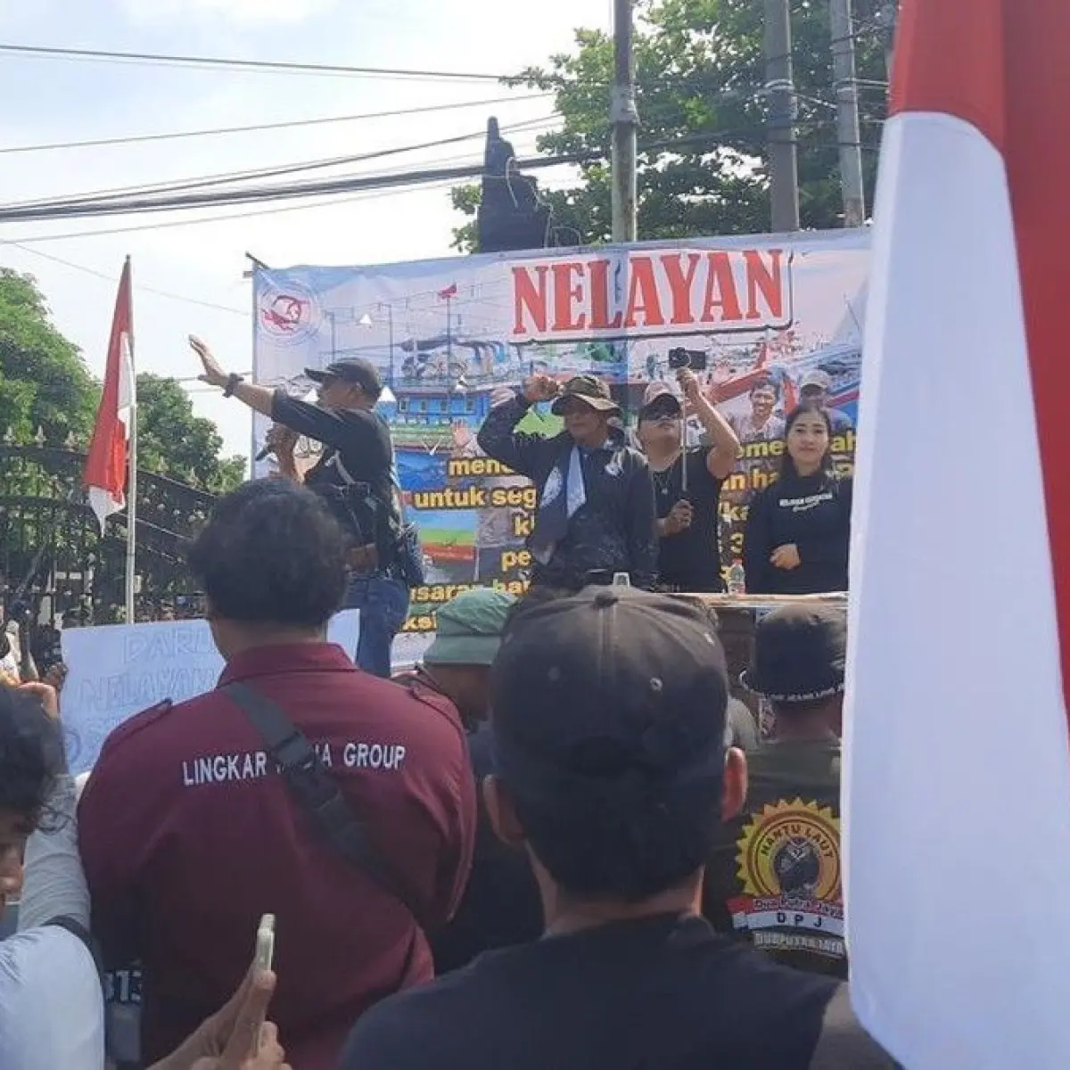 Aksi demo dari nelayan di depan kantor Bupati Pati, Senin (4/5/2026). Foto: Dian Utoro Aji/detikJateng