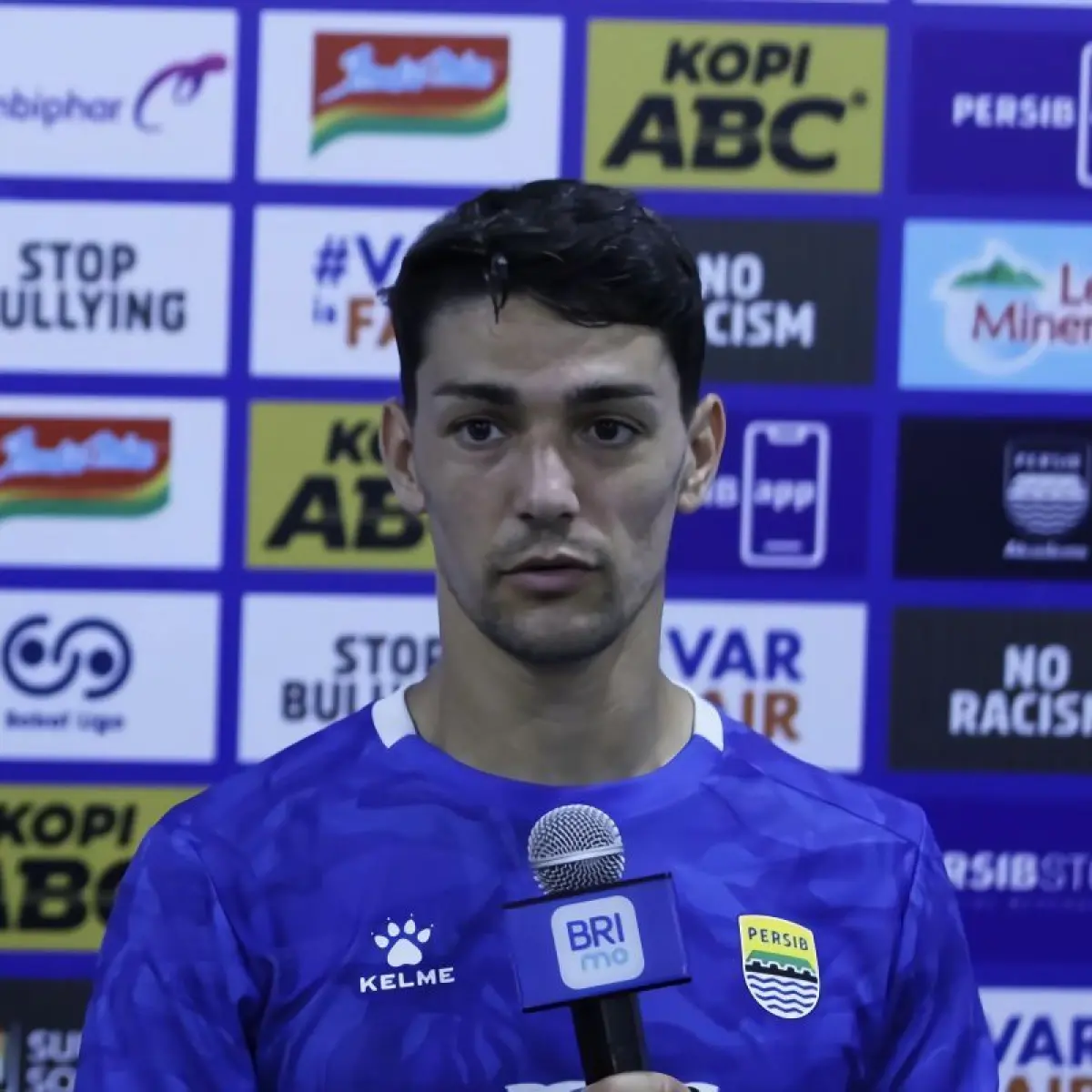 Arsip- Bek Persib Bandung Federico Barba saat memberikan keterangan di Kota Bandung, Jawa Barat. ANTARA/HO-Persib Bandung