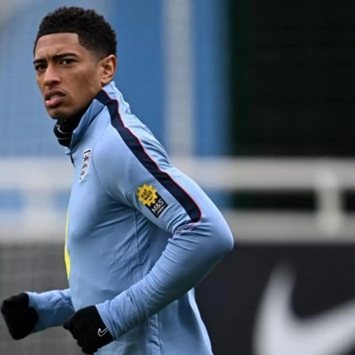 Gelandang Timnas Inggris, Jude Bellingham, mengikuti sesi latihan di St George's Park di Burton-upon-Trent, Inggris tengah, pada 24 Maret 2025, menjelang pertandingan persahabatan internasional mereka melawan Uruguay dan Jepang. (Paul ELLIS/AFP)