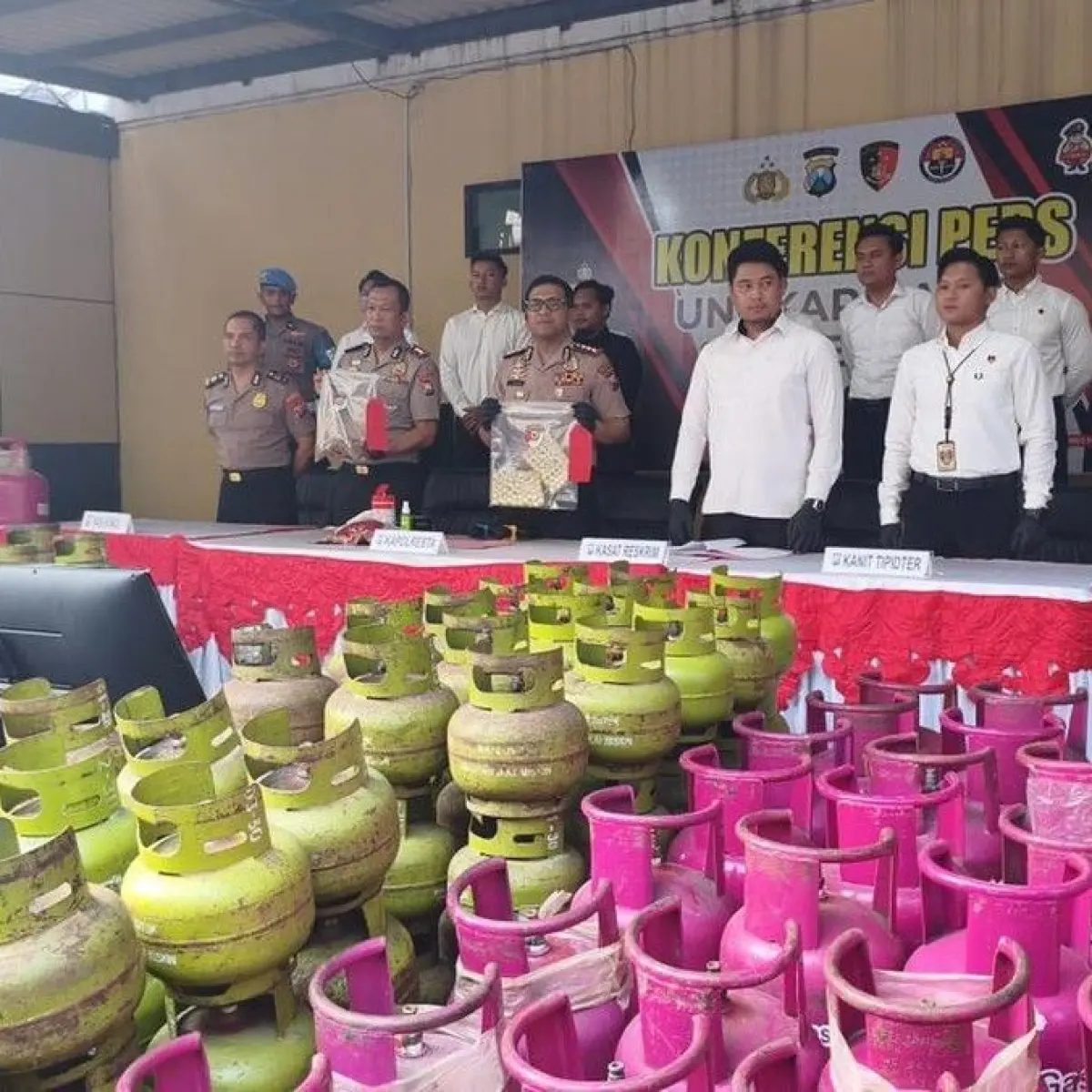 Polresta Sidoarjo bongkar penyalahgunaan LPG 3 Kg. (Foto: Suparno/detikJatim)