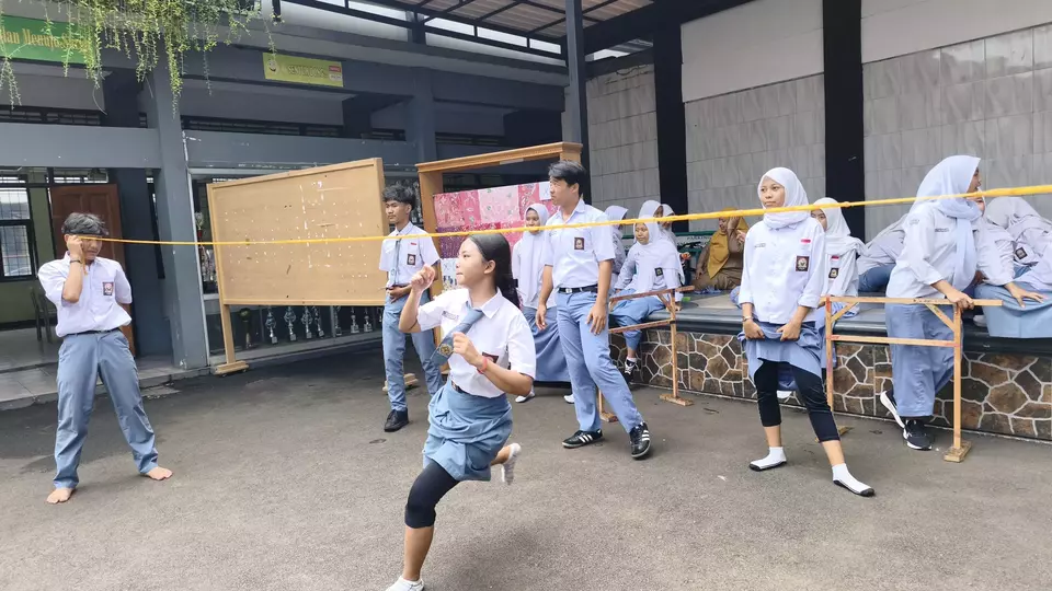 SMAN 5 Bogor mulai menerapkan pelarangan penggunaan hand phone di sekolah. (Beritasatu.com/Heru Yustanto)