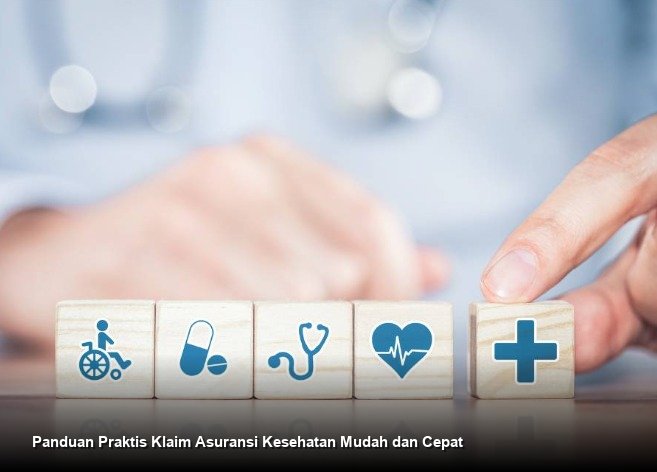 Konsultan keuangan profesional menjelaskan dokumen polis asuransi kesehatan kepada pasangan muda yang tampak tenang dan percaya diri dalam menghadapi masa depan.