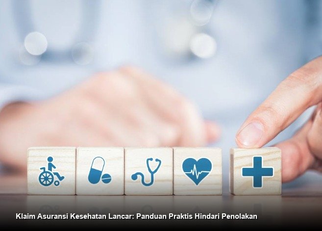 Foto seorang konsultan keuangan profesional sedang menjelaskan dokumen polis asuransi kepada pasangan muda dengan latar belakang keluarga yang tampak tenang dan terjamin.