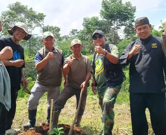 LSM Dampal Jurig dan CDK Wilayah III Sukabumi Kolaborasi Tanam 1000 Pohon di Kaki Gunung Walat, Sosialisasikan Pergub KDM Gerakan Hejo Keun Leuweung