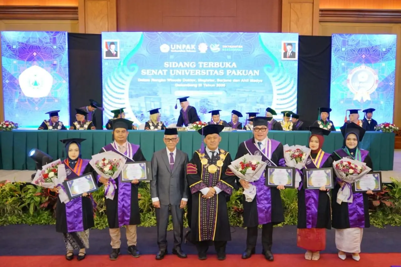 Unpak Wisuda Ribuan Mahasiswa, Tekankan Kesiapan Alumni Hadapi Tantangan Global