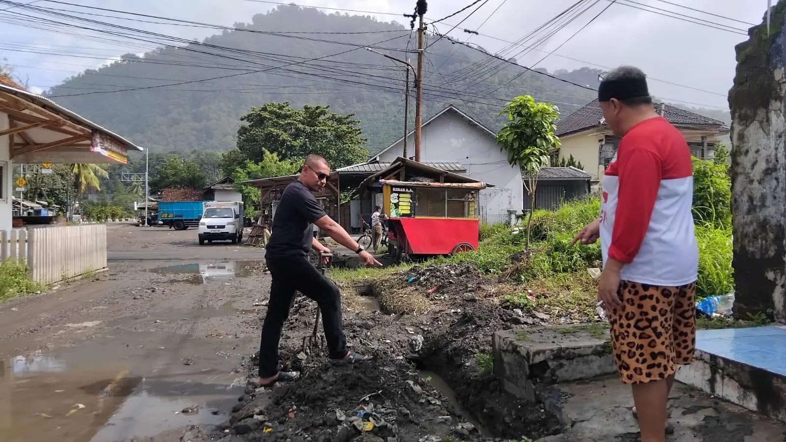 Kritik Tajam Pemuda Mariuk: Infrastruktur Perkotaan Kok Dibiarkan Seperti Rawa?