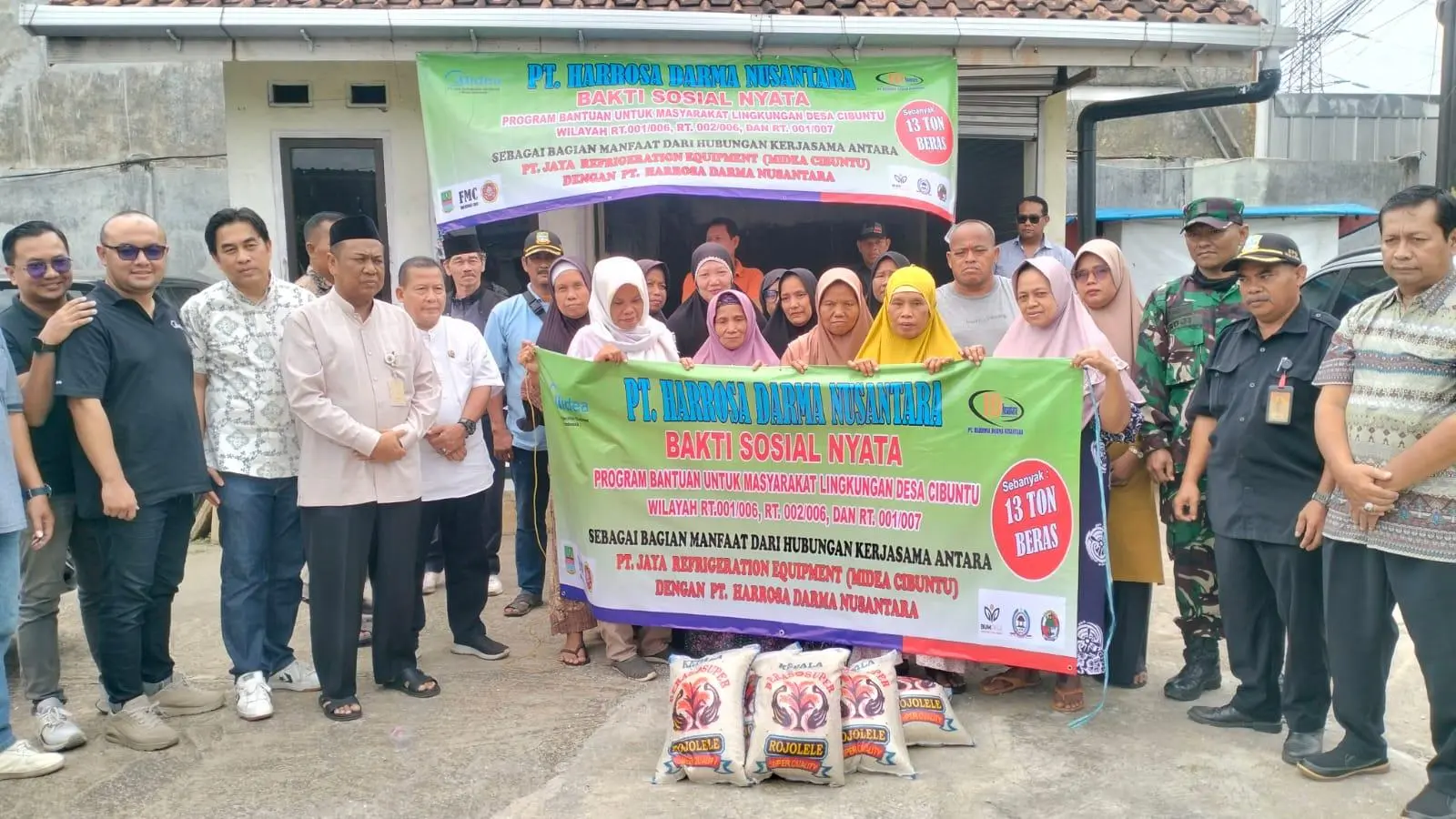 Harosa Dharma Nusantara dan Midea Indonesia Gelar Baksos, 13 Ton Beras Disalurkan Bagi Warga Desa Cibuntu